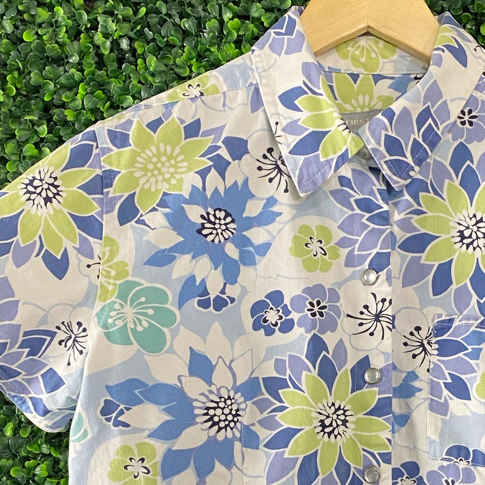 Liz Claiborne Sport Denim floral top - Picture 4 of 8